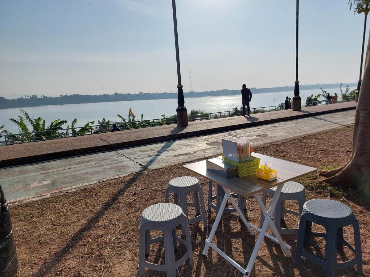 Happy Space วิลล่าทั้งหลัง 2นอน 2น้ำ ฟรี Wifi จอดรถ Nakhon Phanom Bagian luar foto