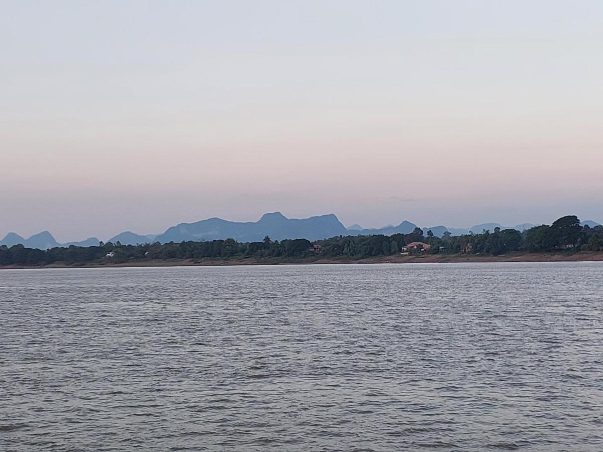 Happy Space วิลล่าทั้งหลัง 2นอน 2น้ำ ฟรี Wifi จอดรถ Nakhon Phanom Bagian luar foto