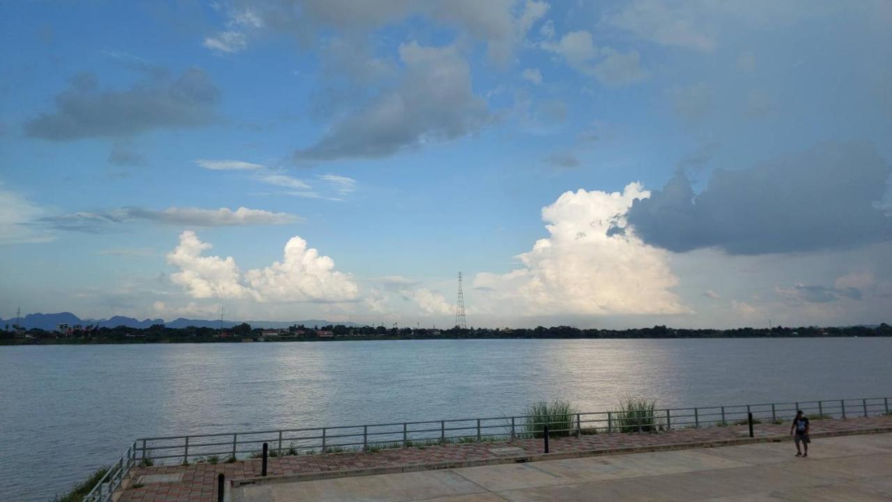Happy Space วิลล่าทั้งหลัง 2นอน 2น้ำ ฟรี Wifi จอดรถ Nakhon Phanom Bagian luar foto